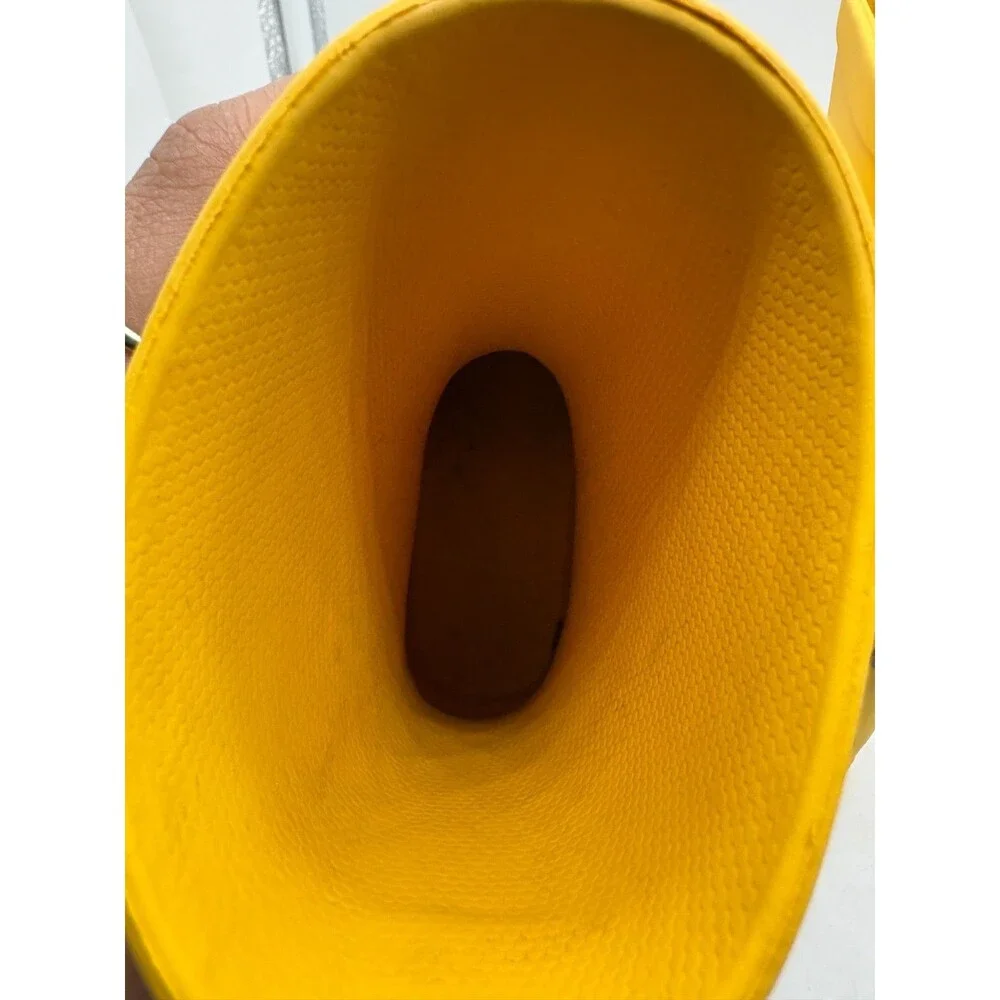 totes everywear yellow